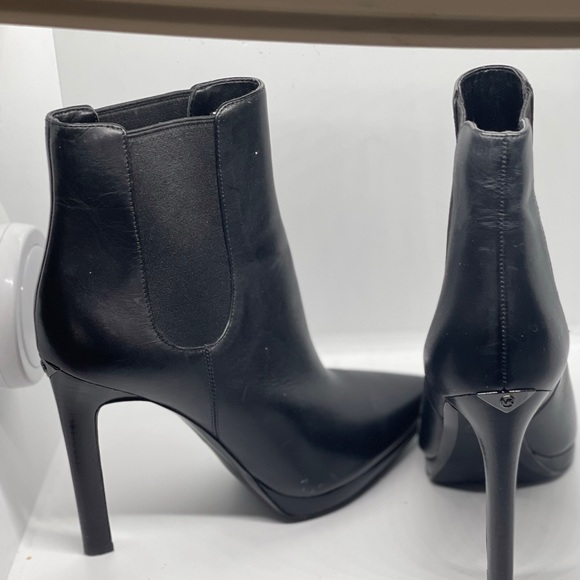 Michael Kors Black Booties size 8 like new. - Picture 3 of 5
